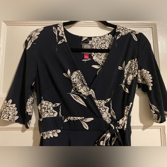 Vince Camuto Navy Floral Stretchy Short Sleeve Wrapped Tea Cocktail Dress - Picture 3 of 14